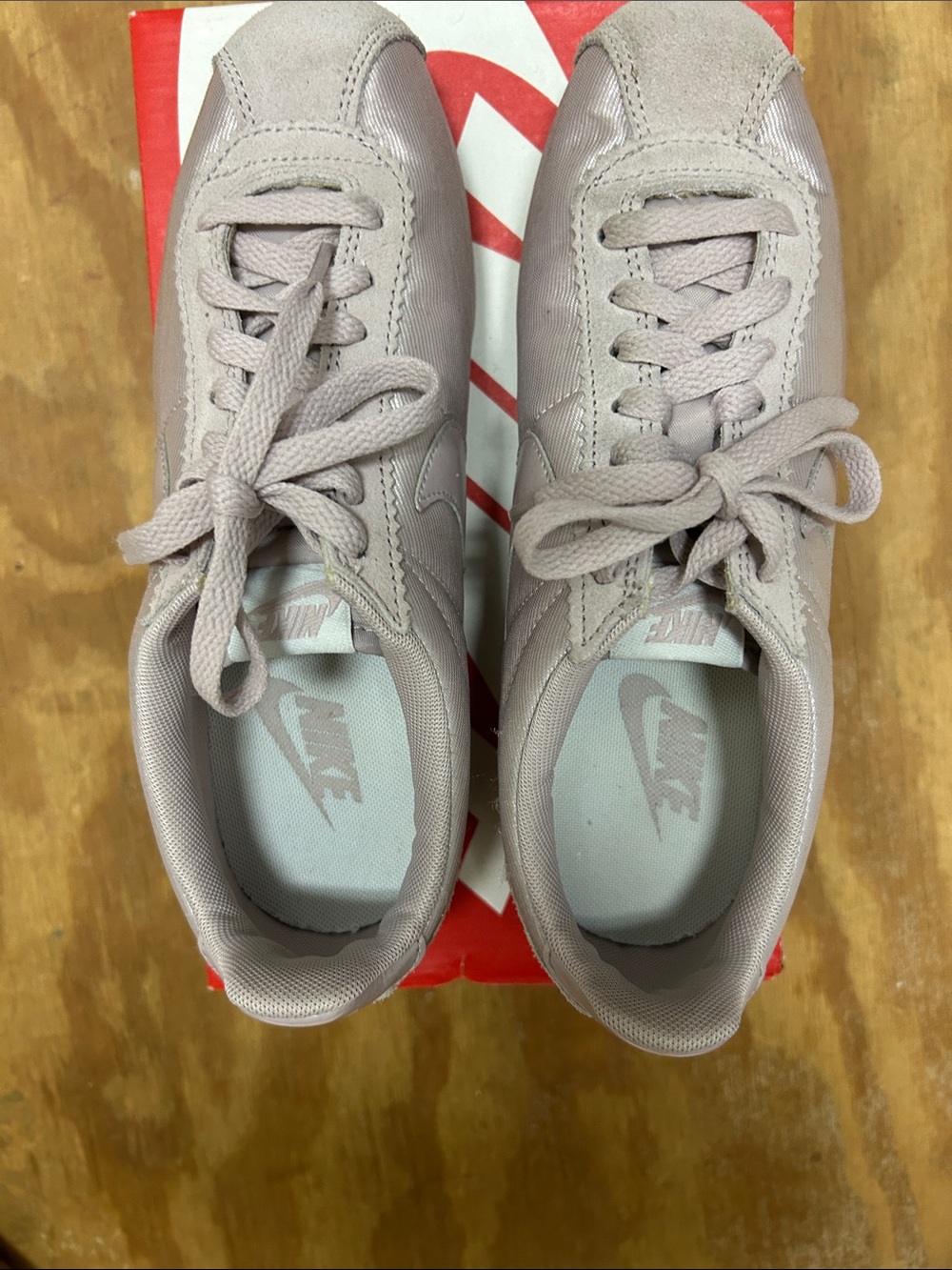 Nike Women's Low-Top Athletic Sneakers in Light Pink